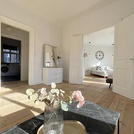 Unique Luxurious And Historic 130 M2 Appartement *