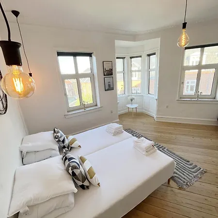 Unique Luxurious And Historic 130 M2 Apartament Esbjerg